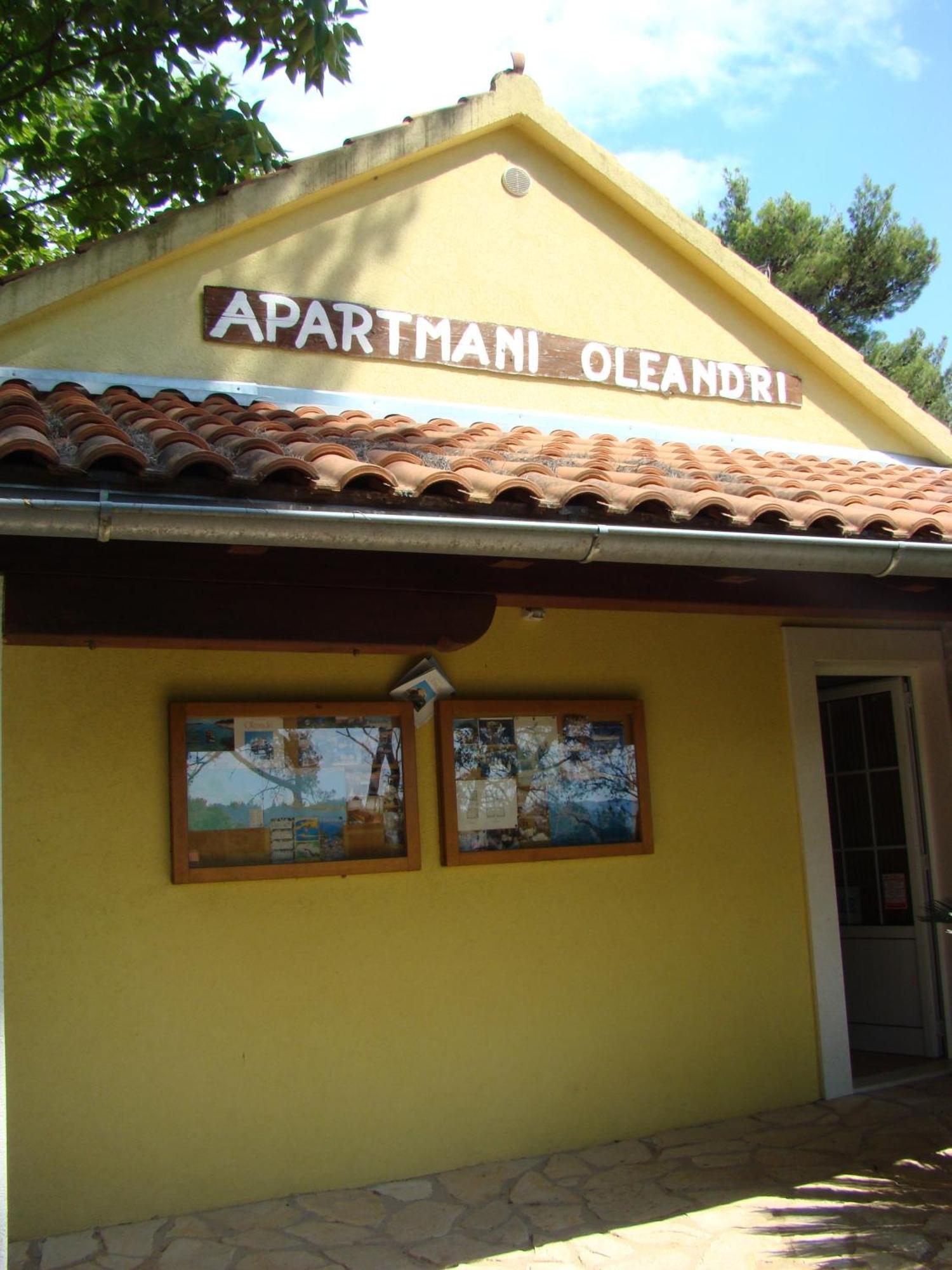 Villas Oleandri Vrboska Extérieur photo